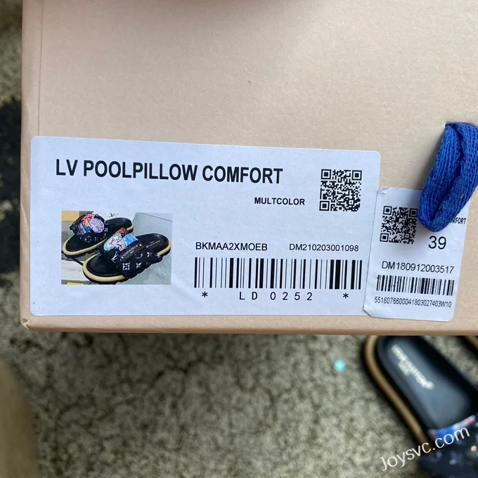 Louis Vuitton Pool Pillow Comfort Black Gum Slides