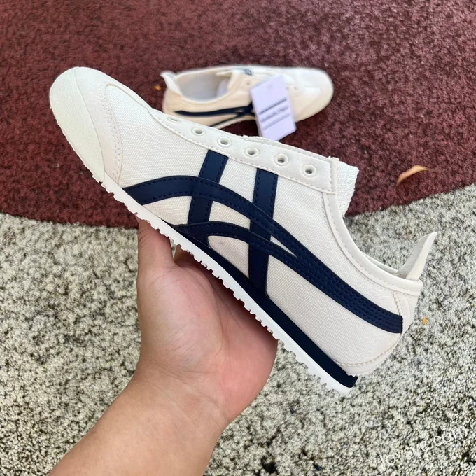 Onitsuka Tiger Mexico 66 Low-Top Sneakers in White & Blue