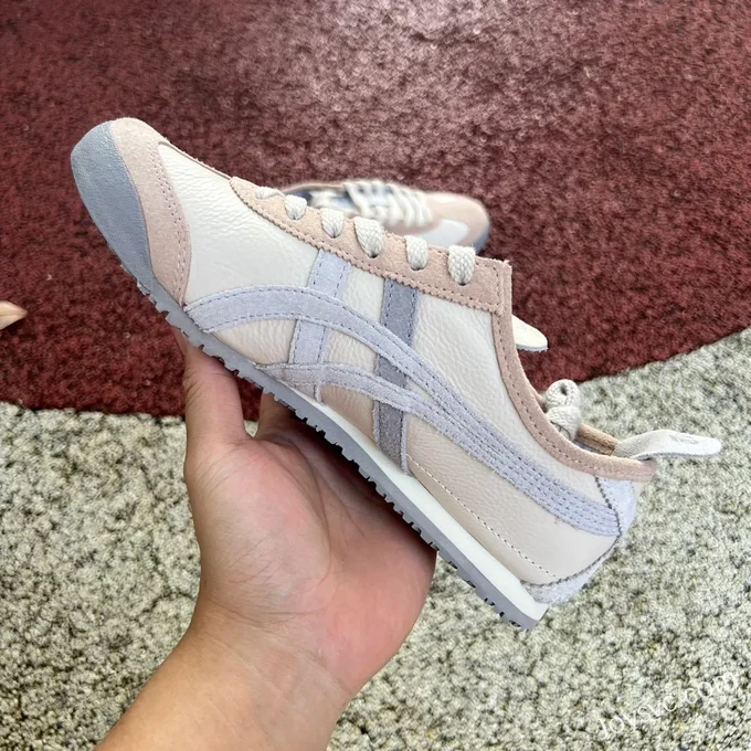 Onitsuka Tiger Mexico 66 Low-Top Sneakers in Beige & Brown