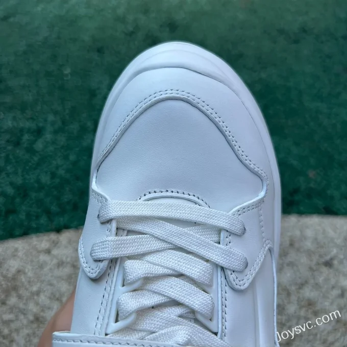 GUCCI Wave Leather Velcro Low-Top Sneakers in White