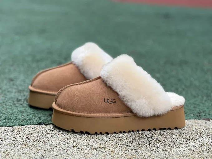 UGG Thick Sole Fur Slippers Brown