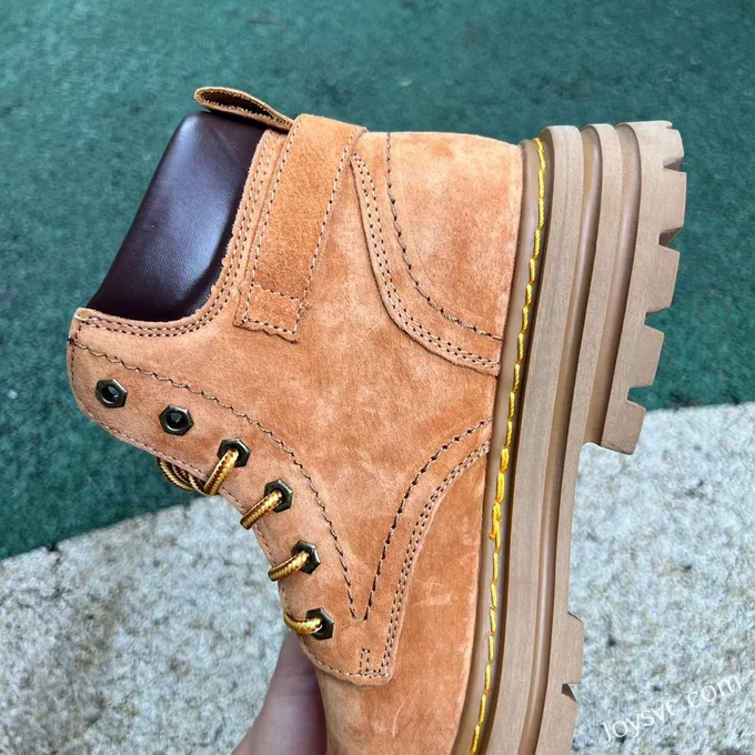 Timberland Mid-Top Boots in Light Brown