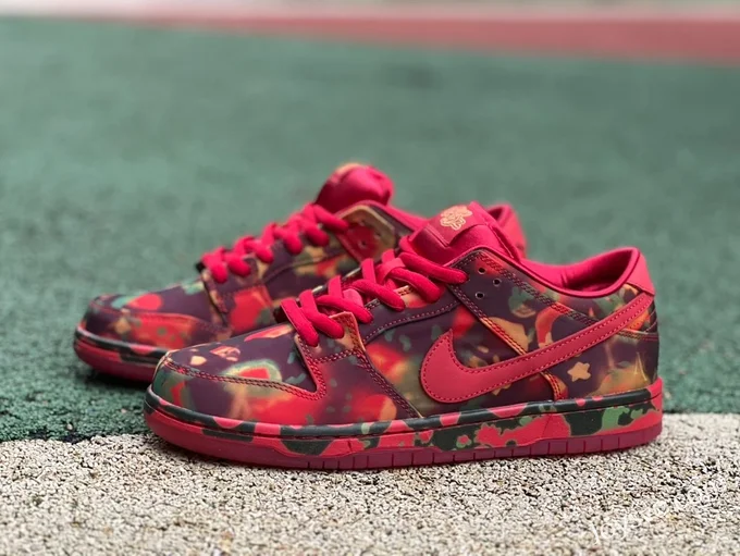 Nike SB Dunk Low The Wizard of Oz Red Camo FZ1291-600