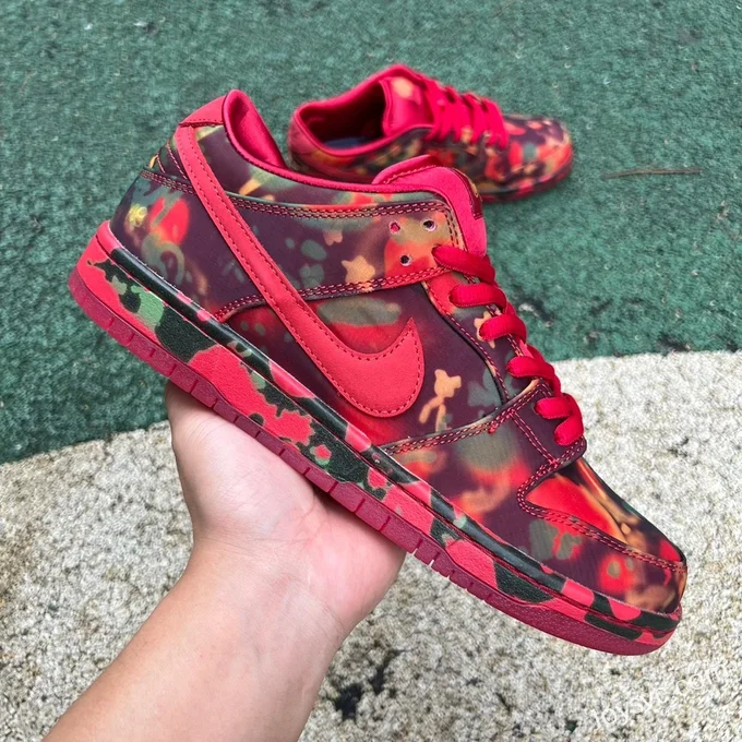 Nike SB Dunk Low The Wizard of Oz Red Camo FZ1291-600