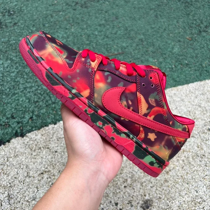 Nike SB Dunk Low The Wizard of Oz Red Camo FZ1291-600