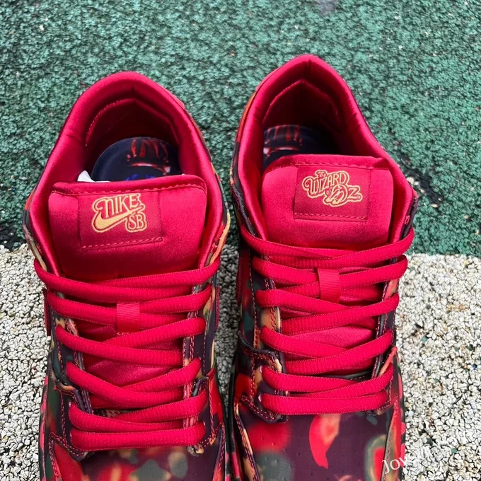 Nike SB Dunk Low The Wizard of Oz Red Camo FZ1291-600