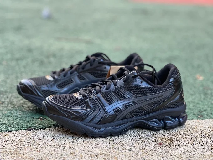 Asics Gel-Kayano 14 in Black