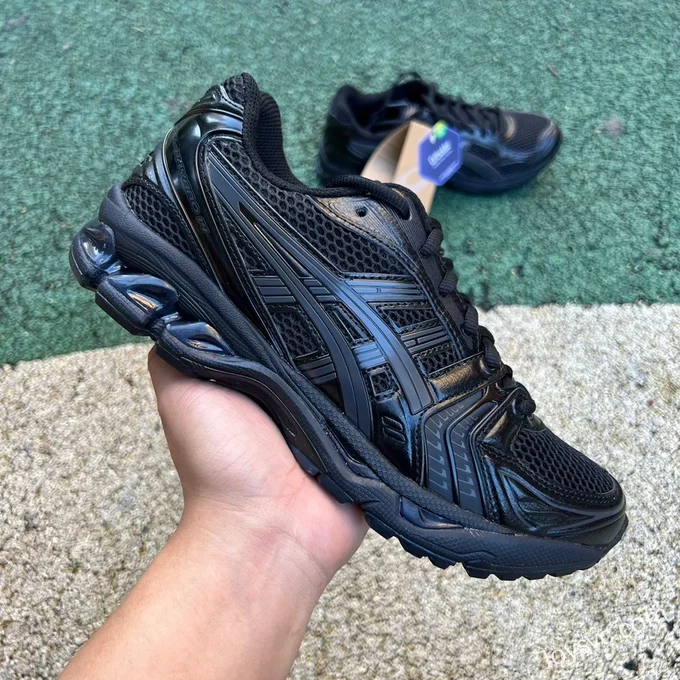 Asics Gel-Kayano 14 in Black