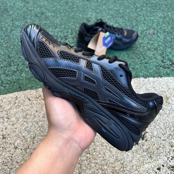 Asics Gel-Kayano 14 in Black