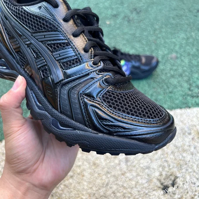 Asics Gel-Kayano 14 in Black