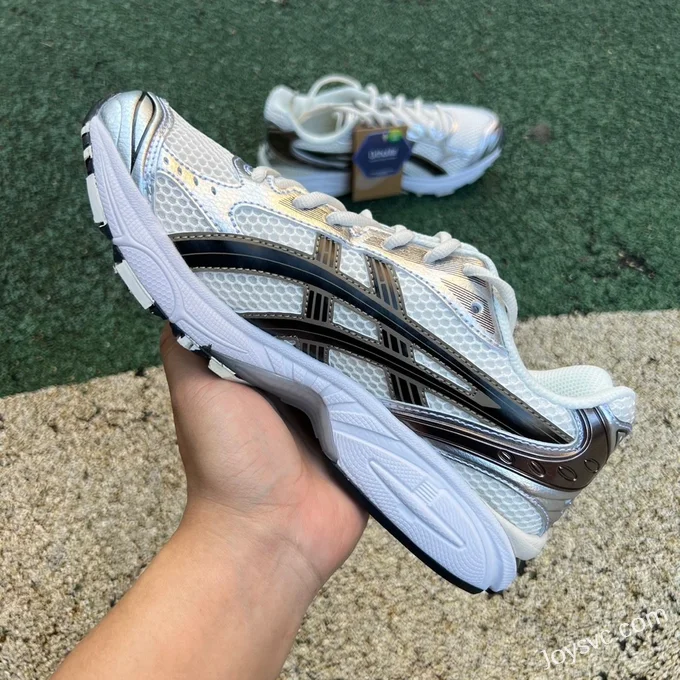 Asics Gel-Kayano 14 in Silver and White