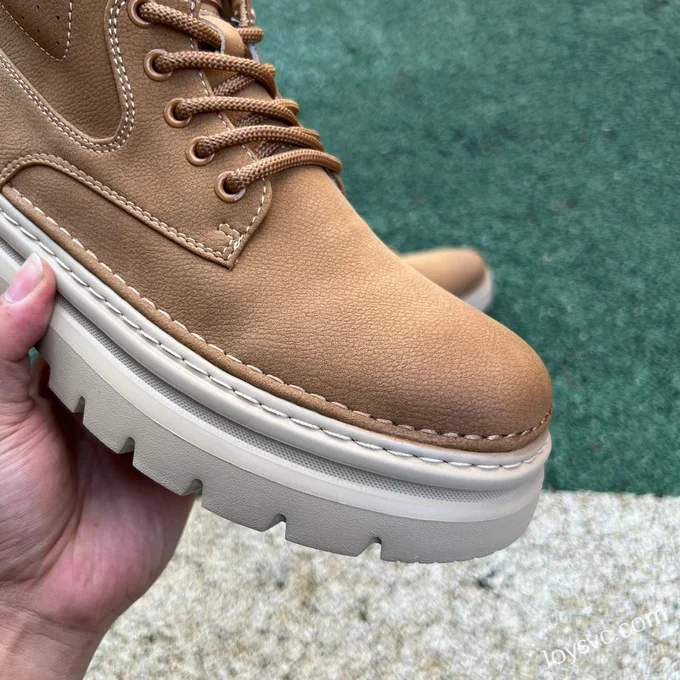 Timberland Mid-Top Boots in Brown