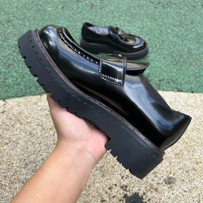 PRADA Leather Round Toe Loafer Shiny Black